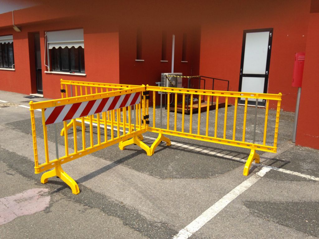 BORDER HDPE Safety Barrier - Detail 1