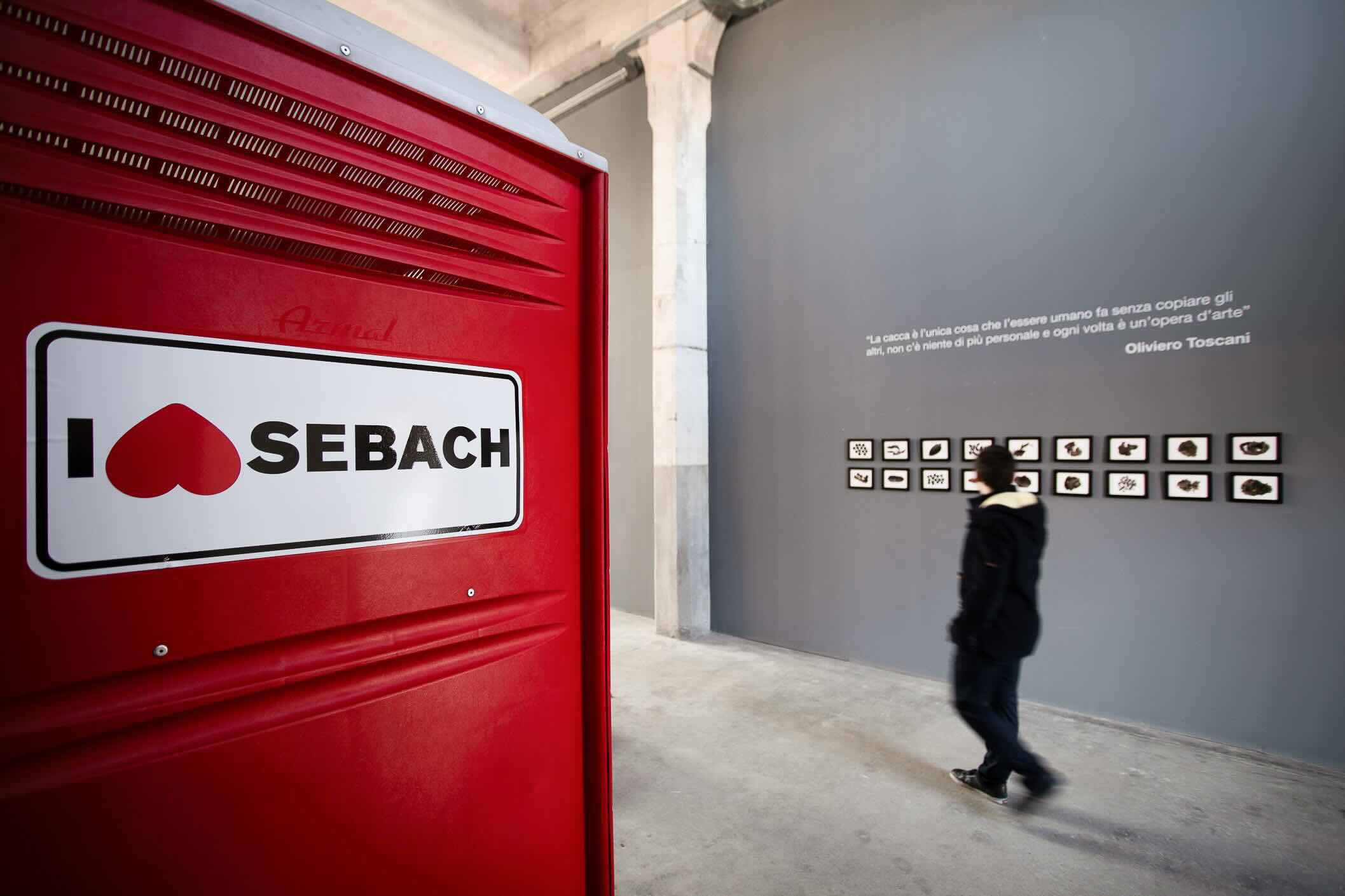 oliviero-toscani-cacas-non-e-tutto-oro-quel-che-luccica-2024.jpeg